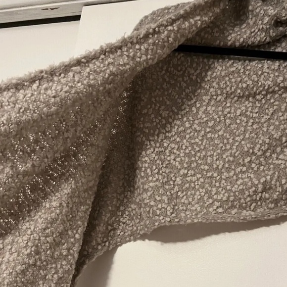 Demdaco Women's One Size Soft Knit Nylon Giving Shawl Wrap with Pocket in Taupe - Picture 5 of 6